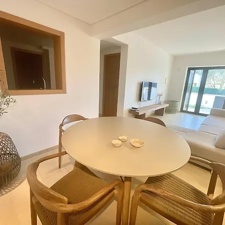 Precioso Retiro Junto Al Mar *