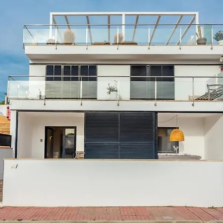 Precioso Retiro Junto Al Mar